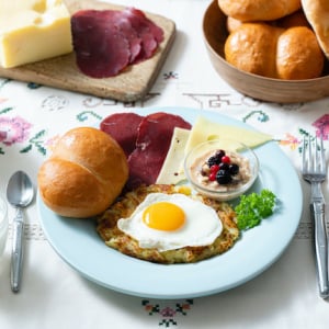 WORLD BREAKFAST ALLDAY、6月と7月はスイスの朝ごはん