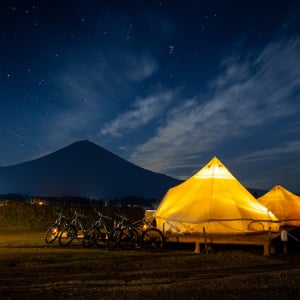 ダイナミックな富士山を間近に、プライベートグランピングで心と体を“ととのえる”極上のアウトドアサウナ体験