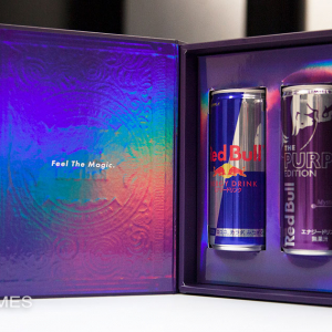 今度の牛は紫！？話題の期間限定新商品「Red Bull パープルエディション」で紫紺の翼を授かってみた！