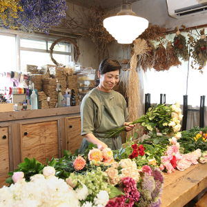 入居者DIYでアトリエや花屋に！ 築古賃貸なのに大人気の「ニレノキハウス」がすごかった