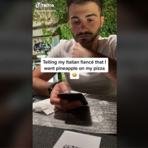「ピザにパイナップルをトッピングしたいんだけど」というアメリカ人彼女に対するイタリア人彼氏のリアクション