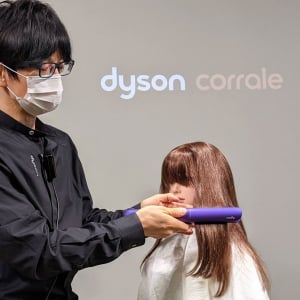 ダイソンがコードレスヘアアイロン「Dyson Corrale」を発売　毛束の形状に合わせてたわむプレートにより低温で均一な力のスタイリングが可能に