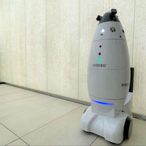 商業施設「KITTE」にて自律移動型の警備ロボット「SQ-2」の実証実験を完了