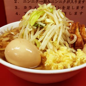 【話題】豚が高騰すしぎてラーメン二郎の豚が値上げ / 店主「申し訳ございません」