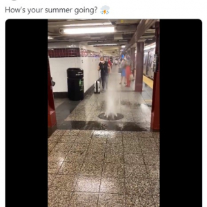 豪雨に見舞われたニューヨークの地下鉄 「水漏れした潜水艦みたいだな」「西は熱波で東は大雨かよ」