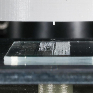 EPFLが数ミクロンの構造をプリントできる3Dプリンターをゼロから開発！