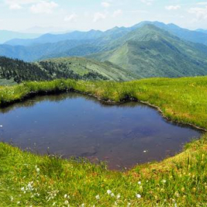 絶景と秘湯に出会う山旅（３０）天空の楽園・巻機山、そして秘湯・松之山温泉凌雲閣へ