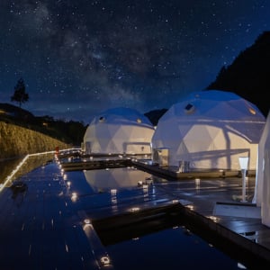 大阪府初のドーム型テントに宿泊！「FOREST GLAMPING-牛滝温泉 四季まつり」