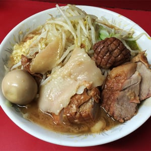 【話題】ラーメン二郎店主が歩行困難に / 多くのファンから応援の声「ご自愛ください」「再開楽しみにしてます」