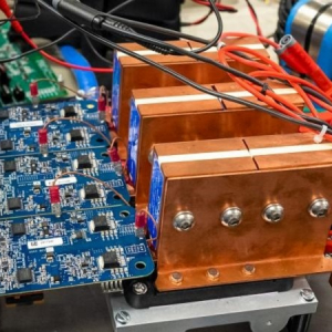 オークリッジ国立研究所とHEVO、世界最小最速のEVワイヤレス充電システム開発へ！