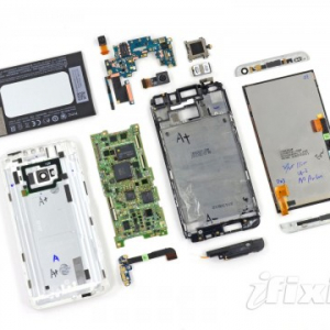 iFixitでHTC Oneの分解レポートが公開、修理のしやすさを示すスコアは1/10