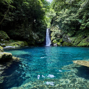 【涼を呼ぶ夏の絶景】日本全国の美しい滝５５選