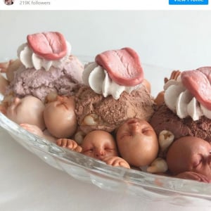 「カニバリズムとデザートの融合」「どれも美味しそうだ」 赤ちゃんの頭や臓器をモチーフにしたスイーツを公開するシンガポールのアーティスト