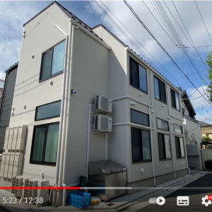 “東京で一番小さいマンション”というタイトルのYouTube動画を観た外国人の反応 「ミニマリズムを学べそう」「閉所恐怖症なのでこういう部屋はNG」