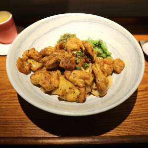 【台湾】揚げたての鶏肉たっぷりの汁なし麺が絶品！隠れ家のような雰囲気の台北「來了就吃」