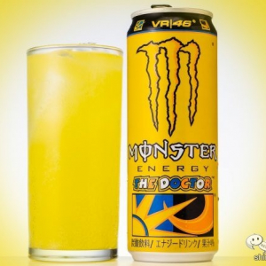 4年ぶり！ 通年販売になったV・ロッシ氏コラボ缶『モンスターロッシ』を飲んでみた【モンエナ】