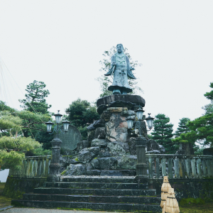 【金沢ミステリー】「兼六園のうらみ桜」「幽霊伝説の寺」「迷子石」など9選