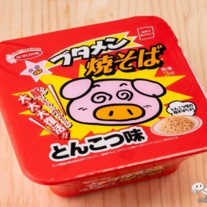 いくつになってもうまい駄菓子味『ブタメン焼そば　とんこつ味』が復活したので食べてみた！