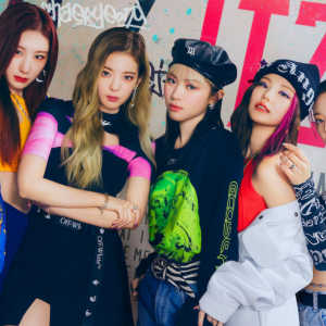 本日一挙情報解禁！ ITZY JAPAN DEBUT BEST ALBUM『IT’z ITZY』、12月22日リリース決定！ ビジュアル解禁、「WANNABE -Japanese ver.-」MV公開、先行配信開始、FCサイトオープン、日本デビューショーケース開催！