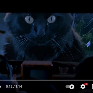 ティラノサウルスがネコになった『ジュラシック・パーク』のパロディ動画 「この動画は映画館で観たい」「車の上から覗き込むシーンは怖い」
