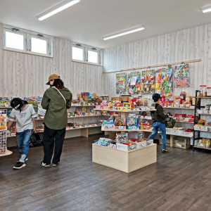 いながきの駄菓子屋探訪68火災で失われた店を再建した「駄菓子屋まも」