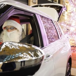 艶やかなクリスマスツリーの明かりを灯すのは自動車？！「Marunouchi Street Park 2021 Winter 」丸の内仲通りで開催！