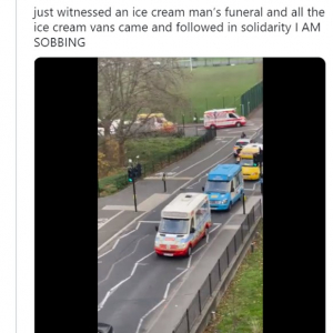 「キング・オブ・アイスクリーム」と呼ばれた男性の葬送に集結したアイスクリームトラック