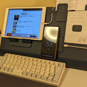 ノートPCもタブレットもワイヤレス充電器もまとめて作業環境を整理できる多機能スタンド　「MOFT Smart Desk Mat」レビュー