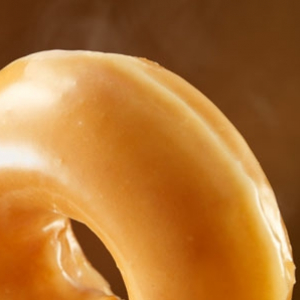 クリスピー・クリーム・ドーナツ「アツアツふわふわ」ホット ドーナツを無料配布！20分に1回は12個入り！