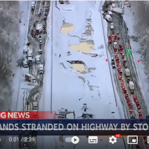 アメリカ東部を襲った記録的大雪 →高速道路で想定外の大渋滞発生