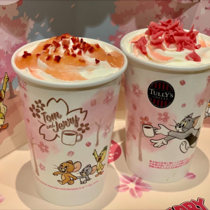 タリーズ×トムとジェリーがコラボ！　桜舞う限定ドリンク・フード＆グッズが登場　飲んでみた