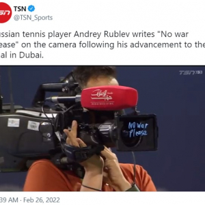 「戦争はやめてください」というメッセージを発信したロシア人テニス選手に賞賛集まる 「まさか行方不明にならないよね」「もう亡命するしかない」
