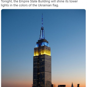 ウクライナの国旗色にライトアップされた世界各地の名所