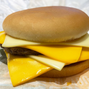 マクドナルドの「食べたくても買えない幻のバーガー」を買う方法