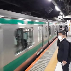 【炎上】JR新宿駅でカップルが勝手に発車メロディーボタンを押した疑惑