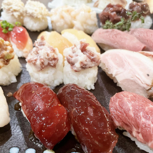 秋葉原で「肉寿司食べ放題2022円」キターーー！ しかもハイボール10円(笑)