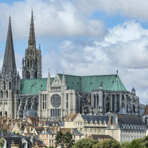 【フランス歴史遺産探索6】美しいステンドグラスに魅了される「シャルトル大聖堂」