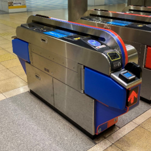 交通系ICとVisaのタッチ決済どちらでも。福岡市地下鉄で一体型改札機活用の実証実験