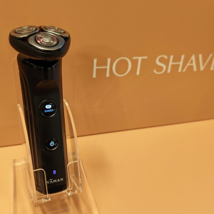 ヤーマンがラジオ波で肌を温めて剃る電動シェーバー「HOT SHAVE」を発売