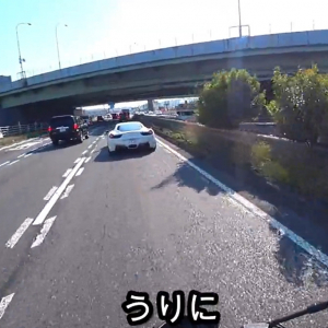 日本でバイクに乗る外国人の解説付きドラレコ映像がクセになる面白さ！