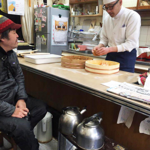 世界一うまいピザレストラン『イルペンティート』生田シェフと行くメシ連載2回 / 松むら千住店の稲荷寿司