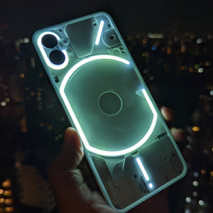 透明デザインに光る“Glyph Interface”採用の個性派スマートフォン　6万9800円の価格も魅力な「Nothing Phone (1)」フォトレビュー