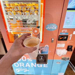 その場でオレンジを搾る自販機でジュース買ってみた結果