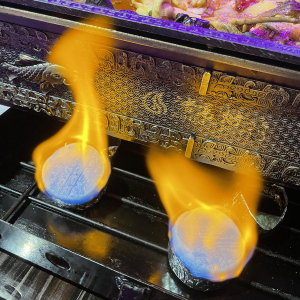 四角形鍋で食べるカオユ火鍋が極めて珍しい！ 諸葛カオユ 池袋店