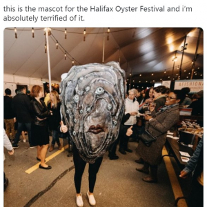 カナダで毎年開催される牡蠣祭りのマスコットが怖いと話題 「夢に出てきそう」「カナダが舞台のバイオハザード」