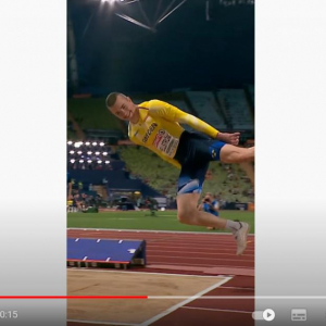斬新すぎる三段跳で観客を沸かせたスウェーデン代表選手 「本人も笑っちゃってるし」「ホップ・ステップ・サーモン」