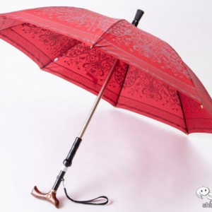 敬老の日のプレゼントにも！ 傘とステッキが一体になった『デュエットウォーカーMG』でフットワークの軽い毎日を！