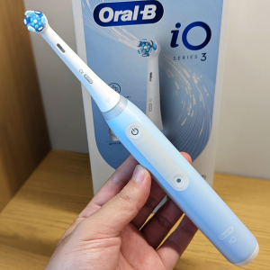 歯垢除去力はキープしつつ1万円台を実現、電動歯ブラシ「オーラルB iO3」新発売