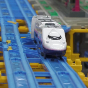 ダイヤ通りに走らすのは大変!?　東日本の新幹線を再現したプラレール運転会動画に「まじですごい」の声
