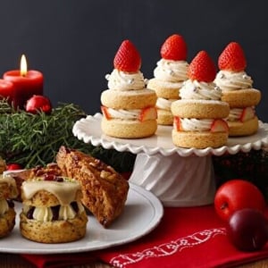 BAKERS gonna BAKEに冬を盛りあげるスコーンが登場。キャンドル風スコーンサンドはクリスマスにぴったり